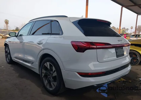 2021 Audi E-Tron Premium Quattro z USA, uszkodzony, nr VIN WA1AAAGE2MB007500